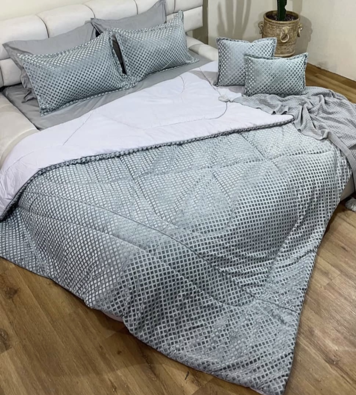 سرویس روتختی مخمل لانه زنبوری دو نفره به رنگ نقرآبی